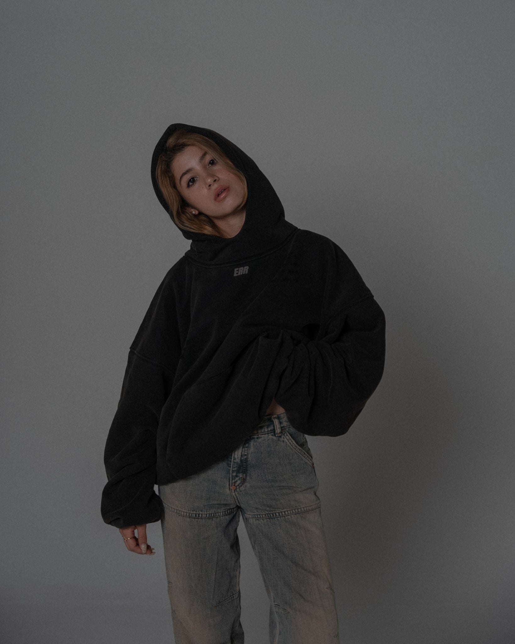 トップス ERRER Hoodie / BLACK ACTIVE CROPPED ZIP HOODIE - black - Always Real Relaxing